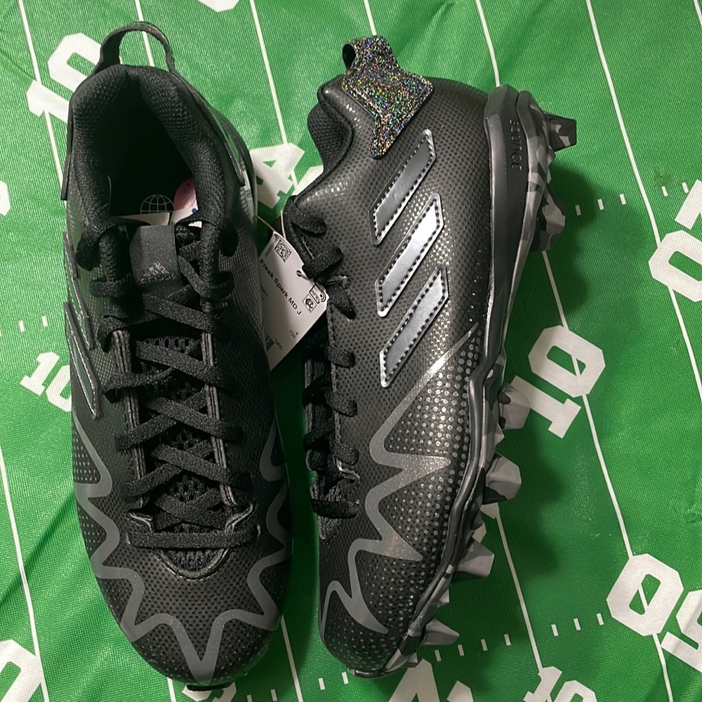 Youth Adidas Freak Spark MD J Football cleats NWT size 4.5
